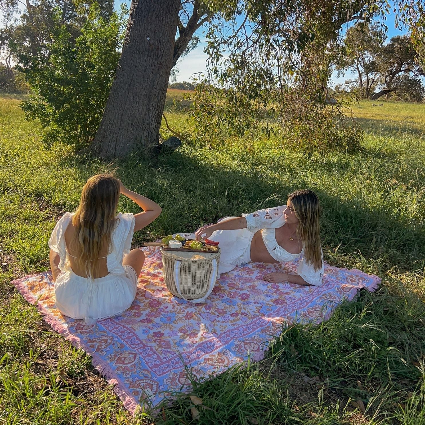daisy-picnic-rug-4_870707e8-c5cb-4dbe-b534-30fb7c4156d7.jpg