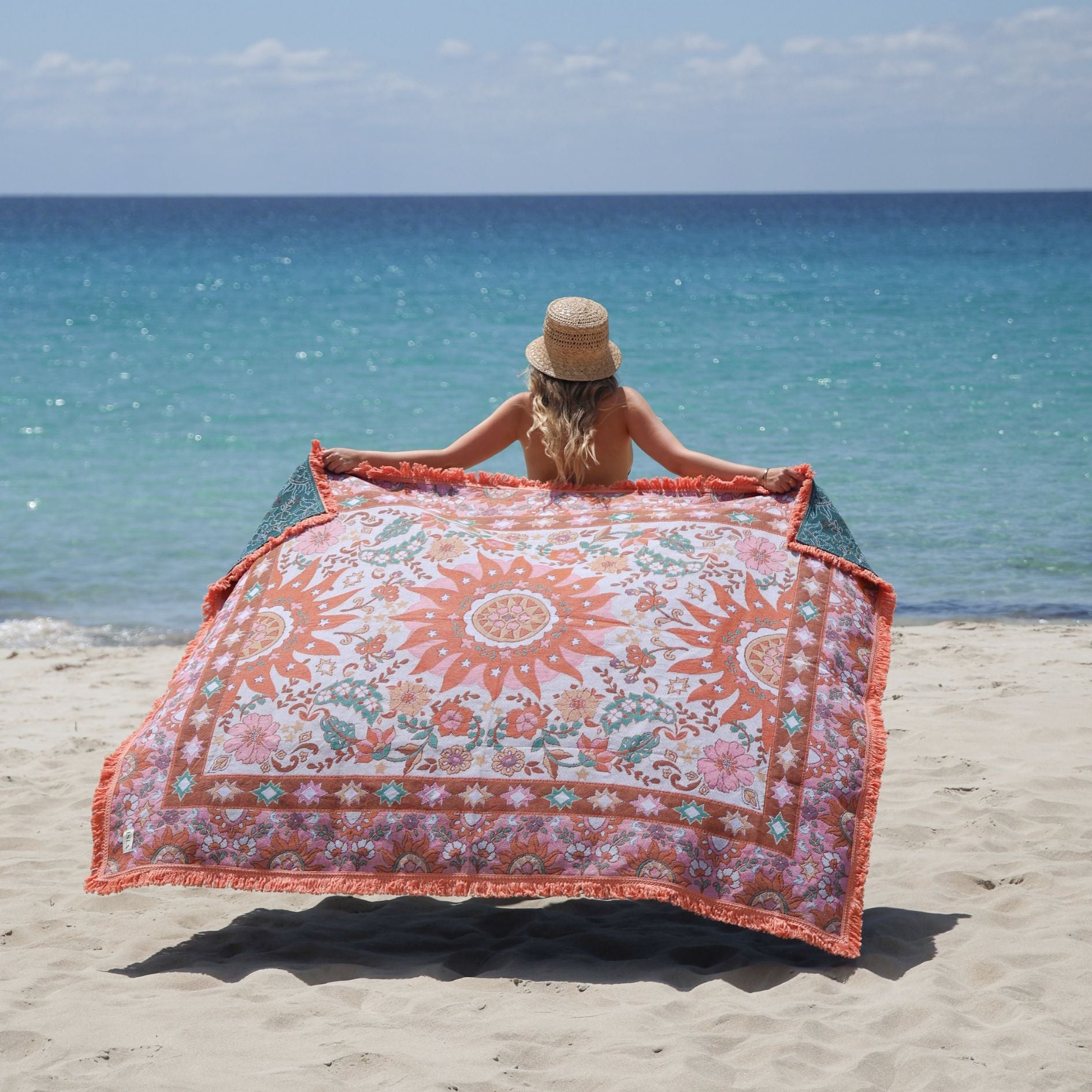 sunchaser-woven-picnic-rug-3_f1c158af-a5d7-4468-b281-7dc078313523.jpg